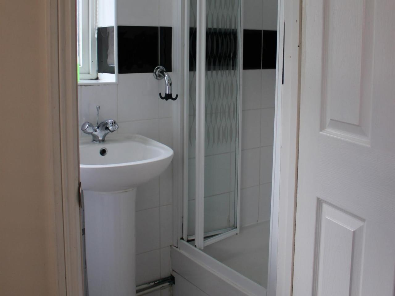 Debden Guest House Hillingdon Zimmer foto