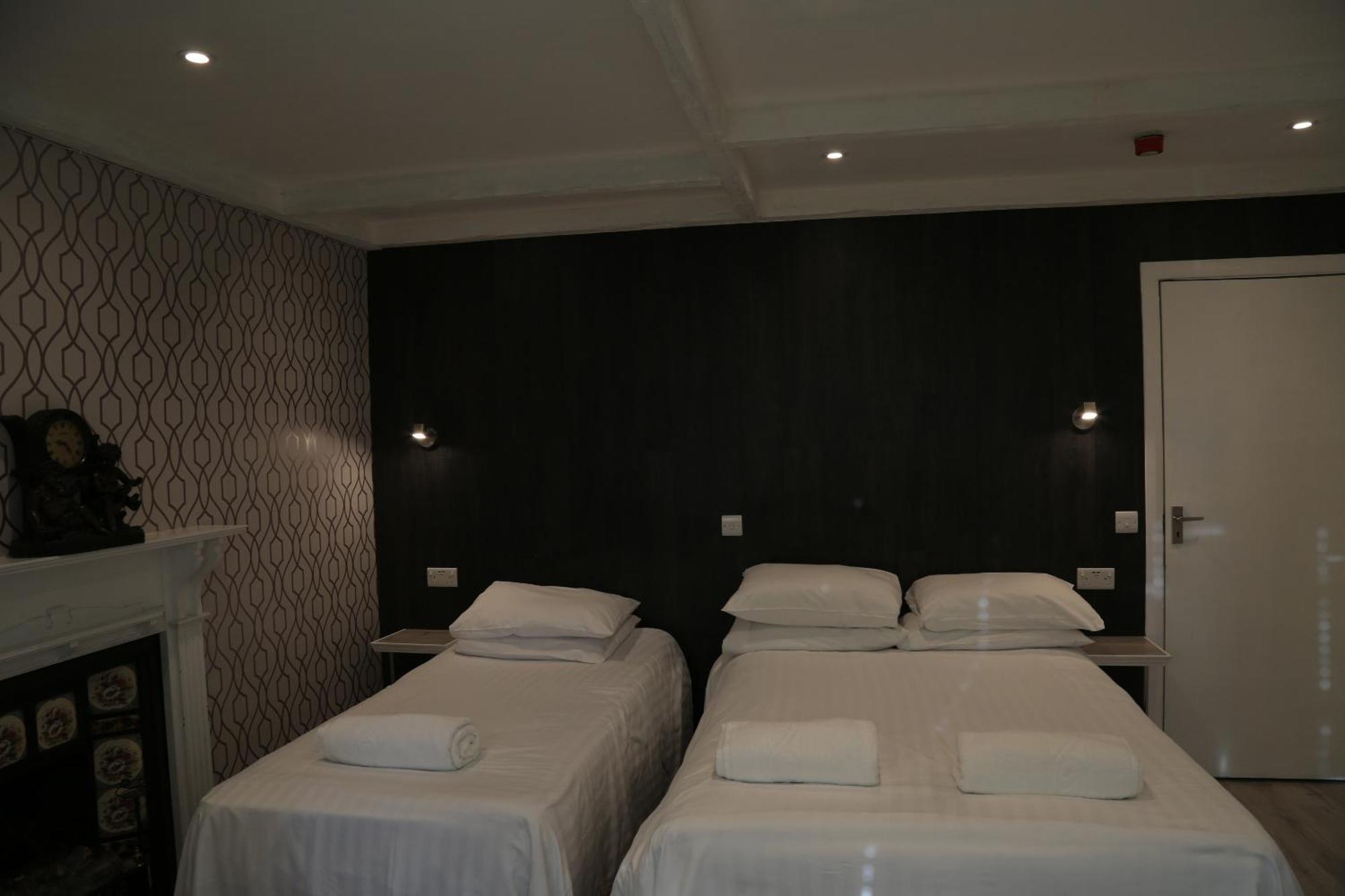 Debden Guest House Hillingdon Zimmer foto