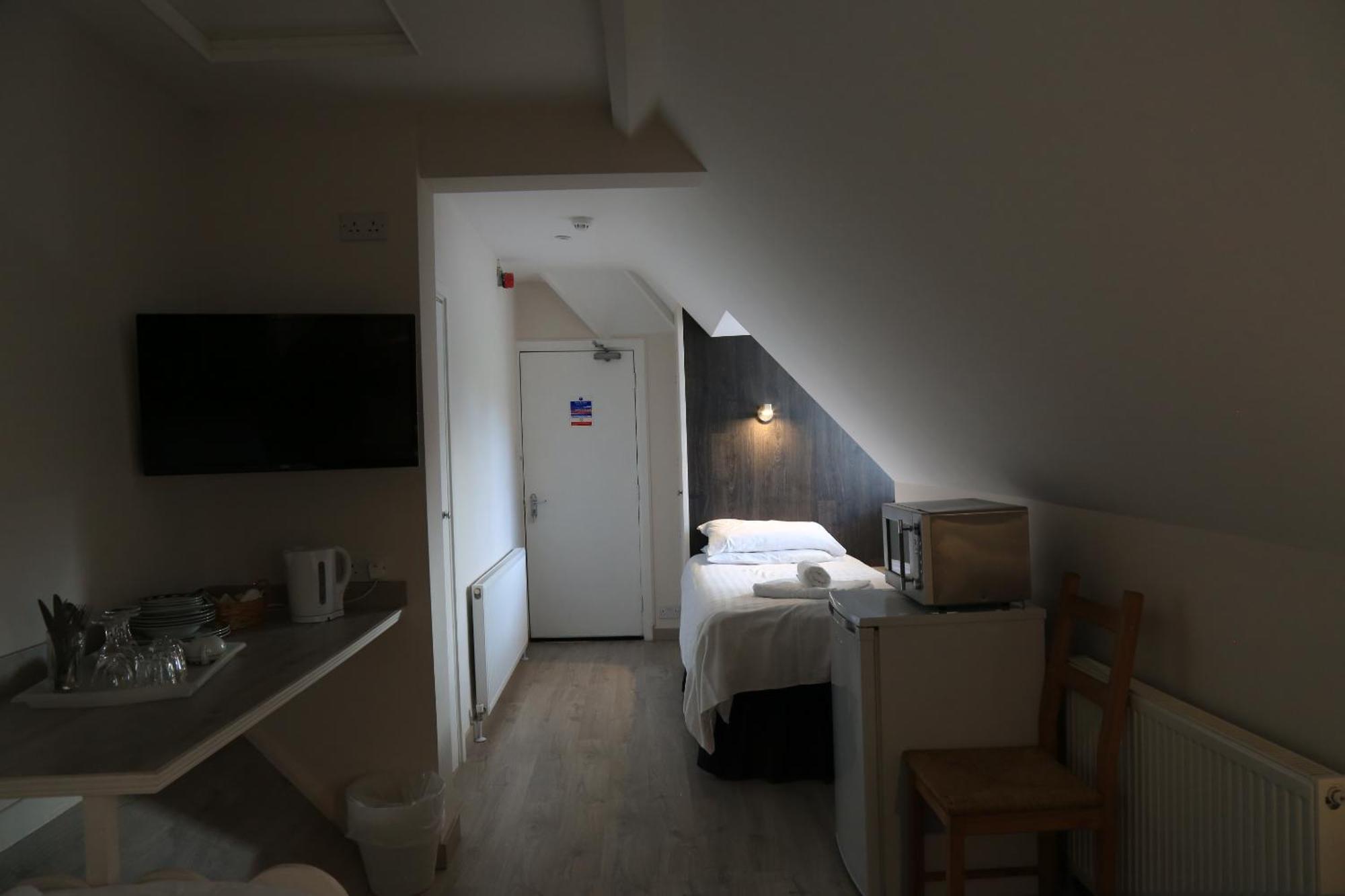 Debden Guest House Hillingdon Zimmer foto