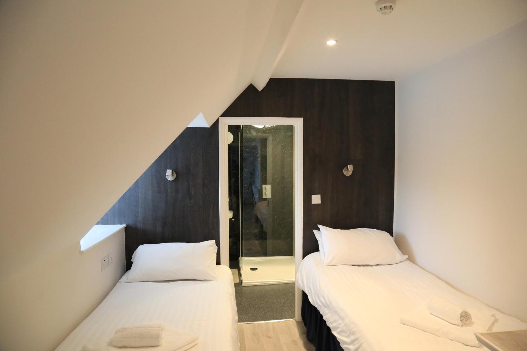 Debden Guest House Hillingdon Zimmer foto