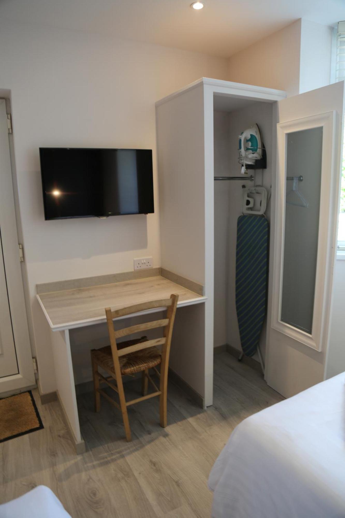 Debden Guest House Hillingdon Zimmer foto