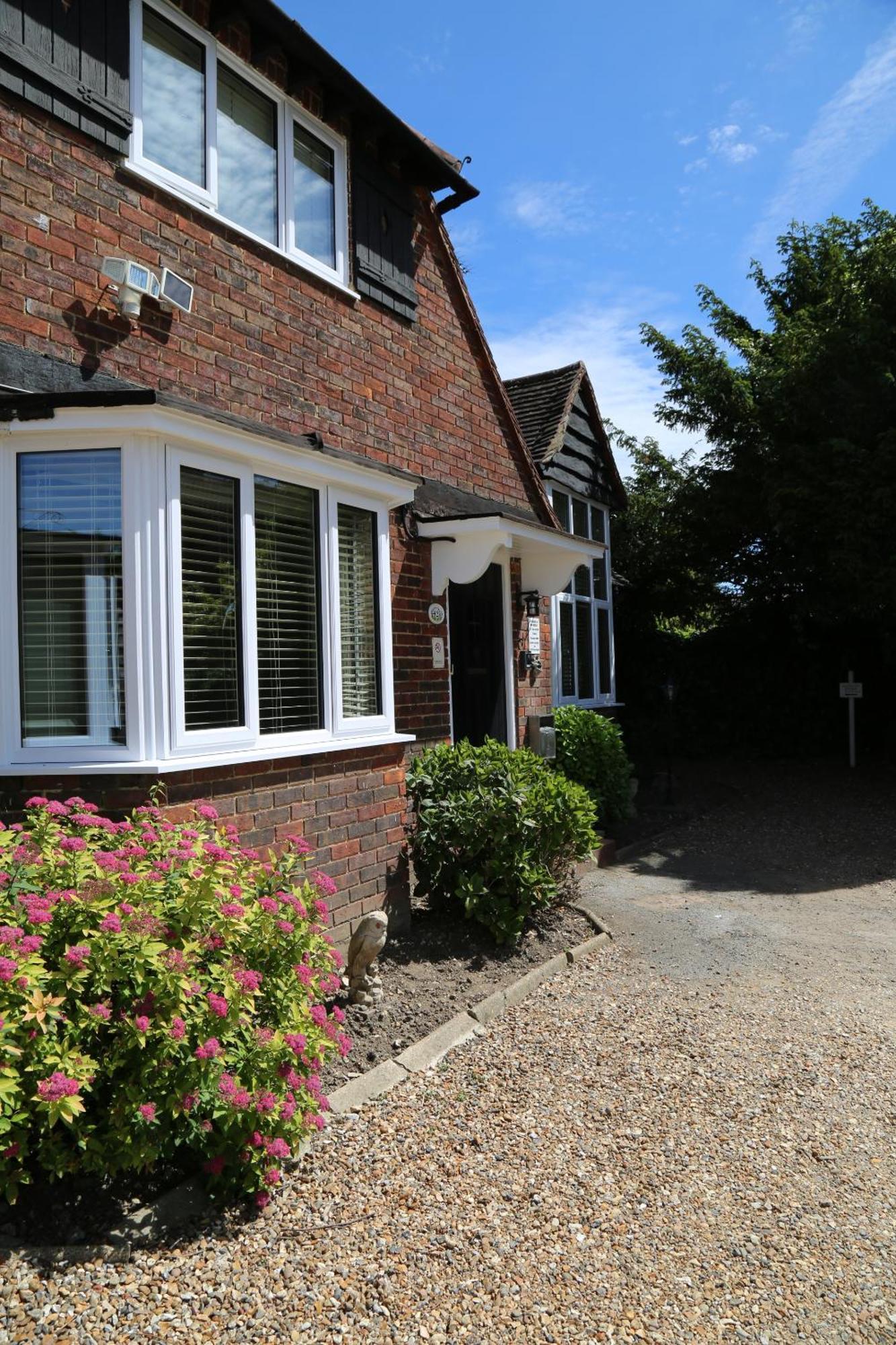 Debden Guest House Hillingdon Exterior foto