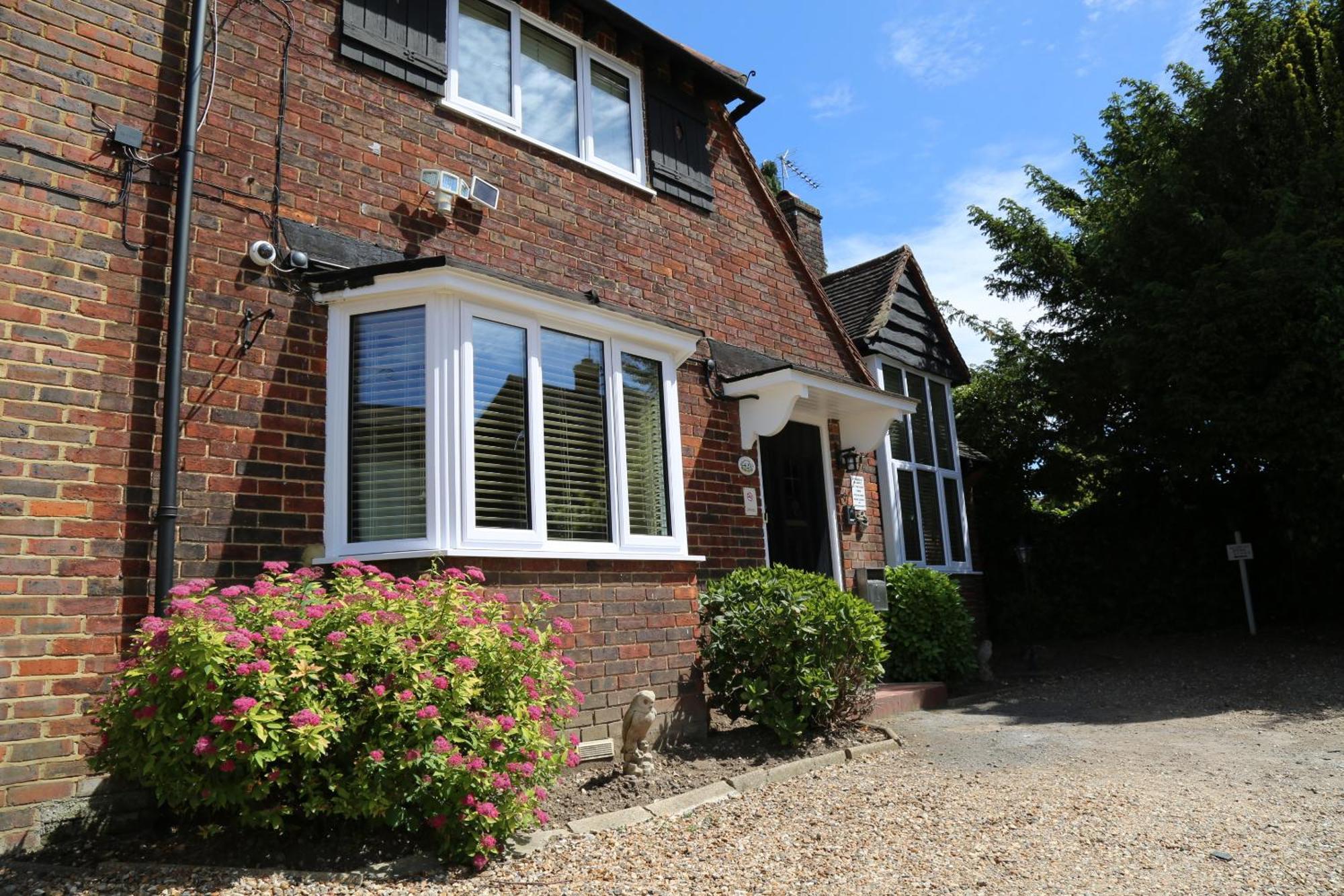 Debden Guest House Hillingdon Exterior foto